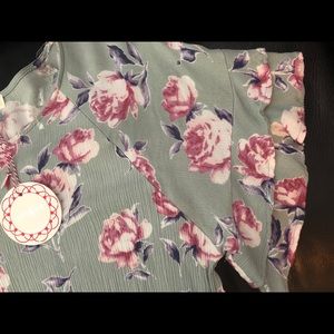NWT UMGEE Size Small Floral Top